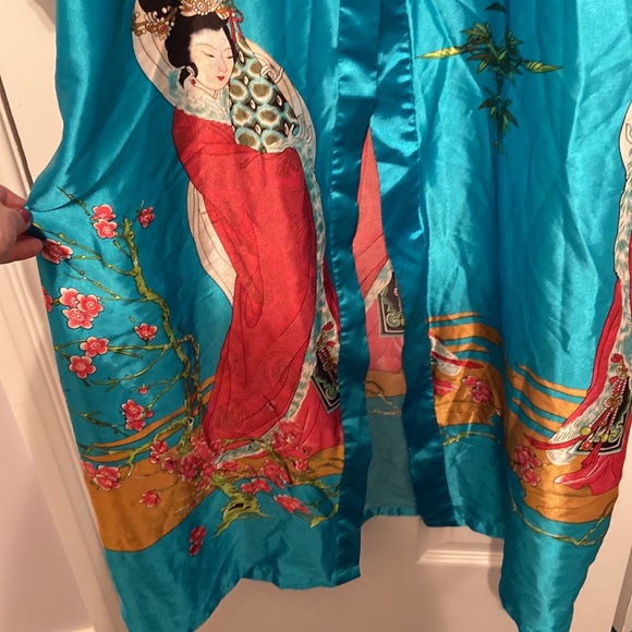 Spectacular Silken robe!!! πππβ€οΈ - Picture 7 of 13